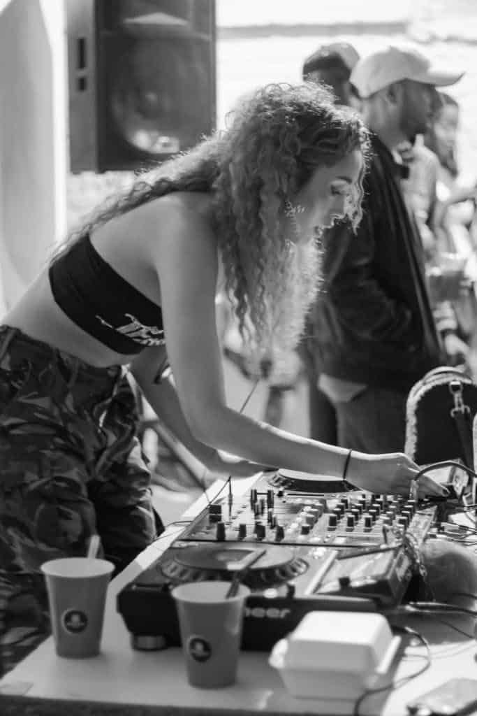 DJ snoochieshy for Kiwi & Yam